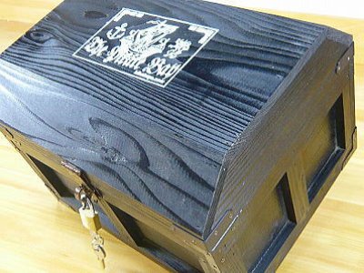 画像1: 【海賊宝箱】デラックス海賊箱（大）ブラック塗装　三方飾り金具仕上げ